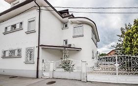 Kavon Apartments